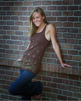 senior photography of louisville kentucky graduate. blonde teenage girl in brown tank top leaning against brick wall
